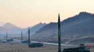 北朝鮮が弾道ミサイル同時発射の映像を公開