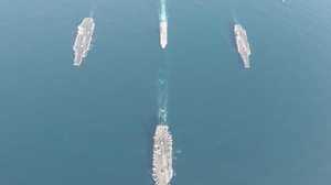 海自護衛艦「いせ」と米空軍B-1B爆撃機が3個空母打撃群と演習