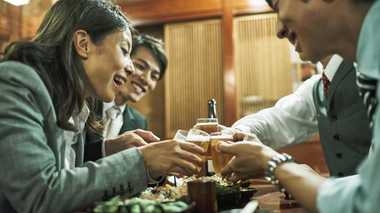 その乾杯は“仕事の一環”? 社用と私用の境界線が裁判で明らかに!