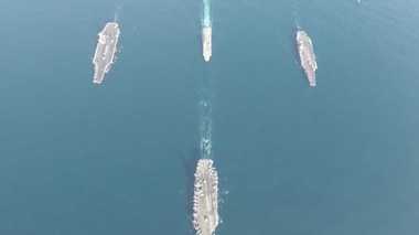 海自護衛艦「いせ」と米空軍B-1B爆撃機が3個空母打撃群と演習