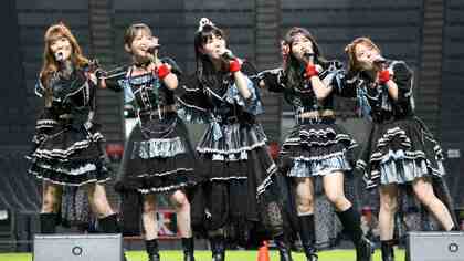 「タイトル未定」がJ2札幌の冠マッチで新曲「戴冠」をライブ初披露 「北海道の顔」と「タイトル」をお互い掴み取っていけるように