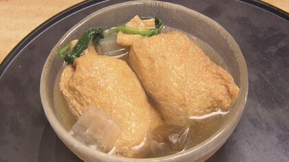 器には大きな油揚げのみ…幅広きしめんの人気店に登場『黄金包みきしめん』見た目のインパクトと清涼感で話題に