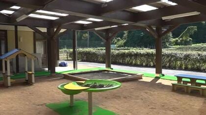 雨の日でも砂遊びを楽しめる　全天候型の「こどもの遊び場」おおい町にオープン　ネット遊具やボールプール、バスケコートなど無料で