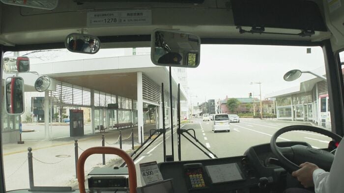 乗り換えなしで市役所前停留所へ