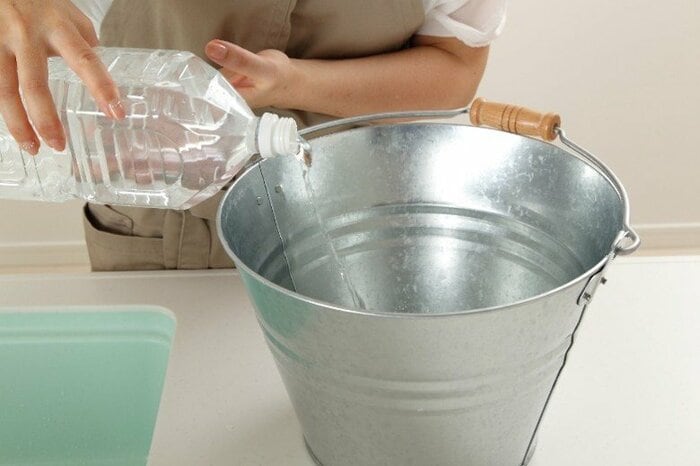 たくさんの量まとめて作る場合は、2Lのお湯（約40℃）に大さじ1杯の重曹を入れる（提供：本橋ひろえさん）