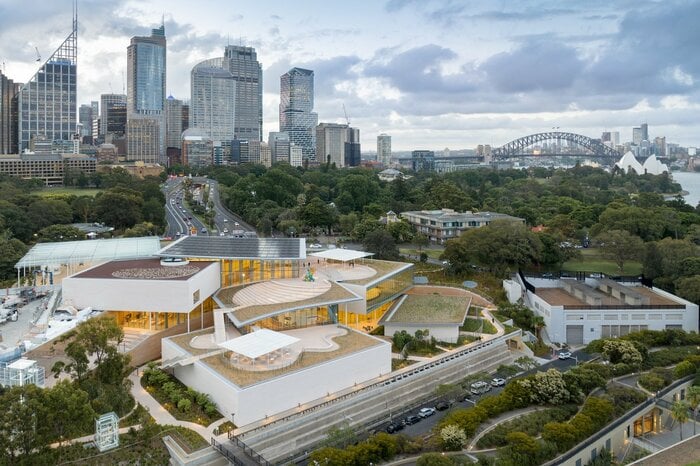 『ニューサウスウェールズ州立美術館新館』(2022年)の航空写真 SANAA設計 Aerial view of the New Building of the Art Gallery of New South Wales, 2022 © Iwan Baan