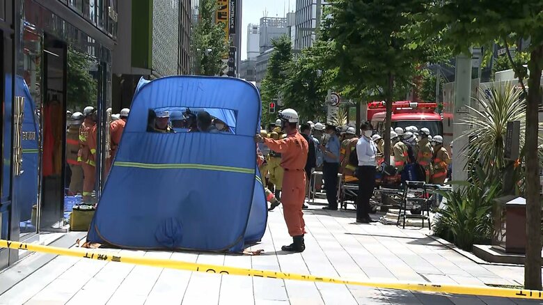 銀座「三井住友銀行ロビーで刺激臭」 男女25人頭痛など訴え14人搬送 “催涙スプレー”逃走“男”上半身は黒、下半身は白っぽいズボン|FNNプライムオンライン