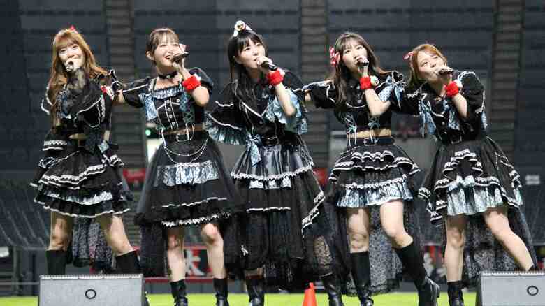 「タイトル未定」がJ2札幌の冠マッチで新曲「戴冠」をライブ初披露 「北海道の顔」と「タイトル」をお互い掴み取っていけるように｜FNNプライムオンライン