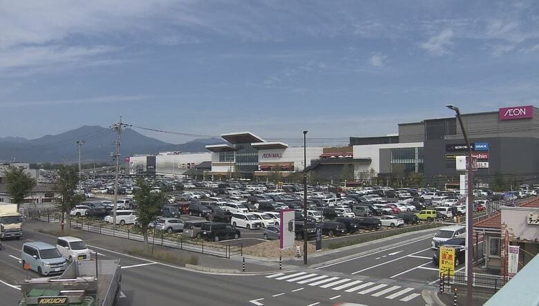 車の流れはスムーズ　「イオンモール須坂」開業初日　渋滞懸念されたが周辺の道路に目立った混雑なし｜FNNプライムオンライン
