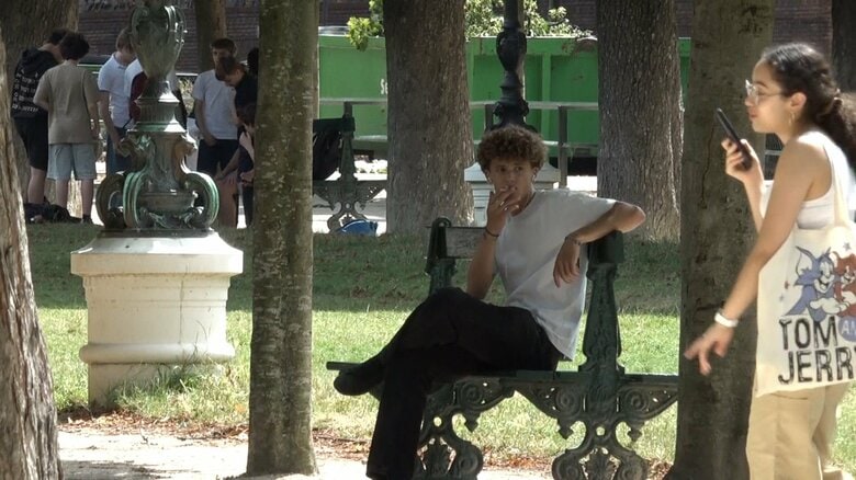 フランス全土で公園やビーチなど子どもが出入りする場所での屋外喫煙が禁止に　15歳以上の喫煙率は34.6％…子どもたちを「喫煙のない世代」にする狙い｜FNNプライムオンライン