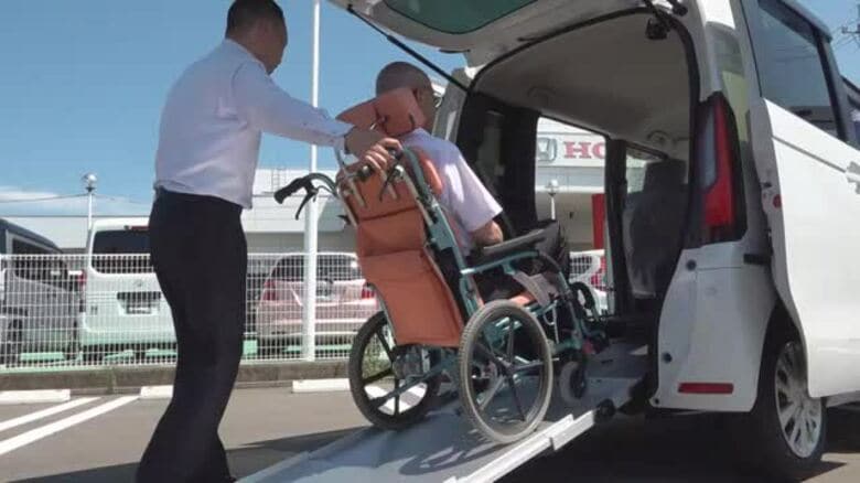 福祉施設に車いす移動車を贈呈　アミューズメント事業展開のDSGグループ　福井｜FNNプライムオンライン