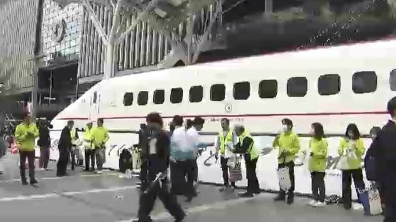 「博多どんたく港まつり」前にJR博多駅周辺で清掃活動　約660人が参加しごみ拾いや落書き消し　福岡市｜FNNプライムオンライン