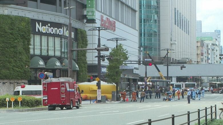 JR広島駅前の道路で約2時間半の交通規制　パチンコ店屋上の女性は警察官の説得に応じ無事保護｜FNNプライムオンライン