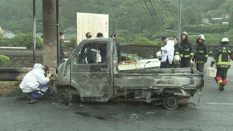 軽トラック燃え運転席から遺体　警察が身元の特定進める　ガードレールに衝突して炎上か　　大分県中津市｜FNNプライムオンライン