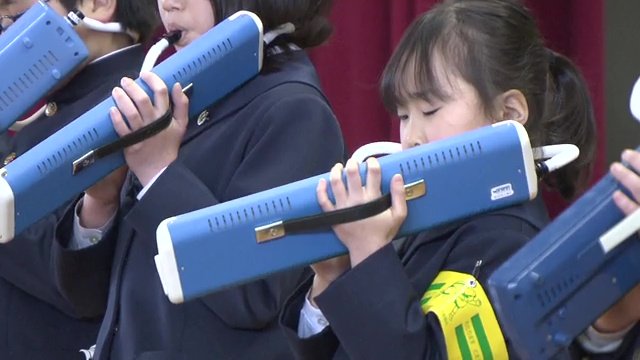 この一年でたくましく　上級生と演奏を披露