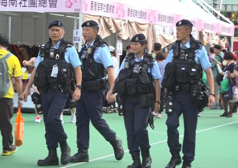 イベント会場では多くの警察官の姿が見られた