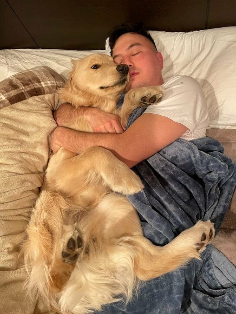 旦那さんと一緒に寝るLexくん