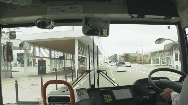 乗り換えなしで市役所前停留所へ