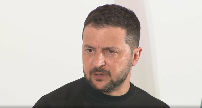 G7出席後、記者会見するゼレンスキー大統領