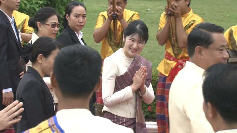 民族衣装に身を包みタートルアン大塔に向かわれる愛子さま