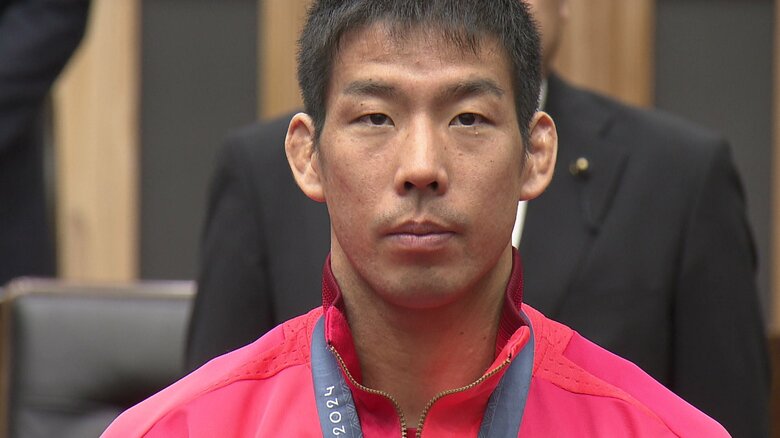 県民栄誉賞特別賞を受賞した永瀬貴規選手