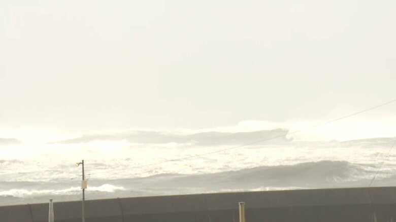 2024年8月16日正午頃　台風7号が近づく千葉・勝浦市の海の様子