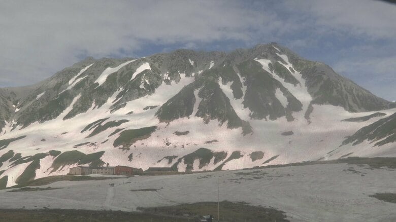 「赤雪」が見られる立山室堂（18日）