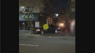【事故の瞬間】「おかしな運転だった…」車が街路樹に衝突…突然…