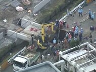 助けようとした20代男性が死亡…工事現場で作業員3人が“生き埋め”に 1人は自力で脱出しもう1人を消防が救助中