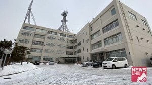 「ぶつかった記憶ない」信号待ちの車に追突し逃走…