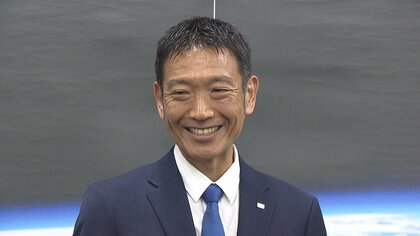 宇宙飛行士候補の諏訪理さん(46)がJAXAに初出社「謙虚に一生懸命やりたい」 米田あゆさん(28)と会見に臨む