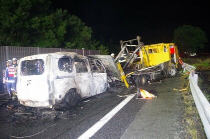 【続報】燃えた車両から性別不明の遺体　山陽自動車道の通行止め続く　徳山西IC～防府東IC間（下り）　警察が事故原因を捜査中　17日午前5時現在