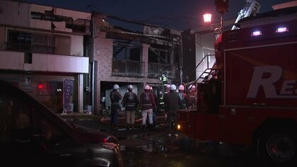 松浦市で飲食店など2棟がほぼ全焼…70代女性が軽いやけど