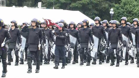 警視庁機動隊が観閲式　1700人が行進　筒井警視総監「治安の最後の砦として使命を果たし続ける」