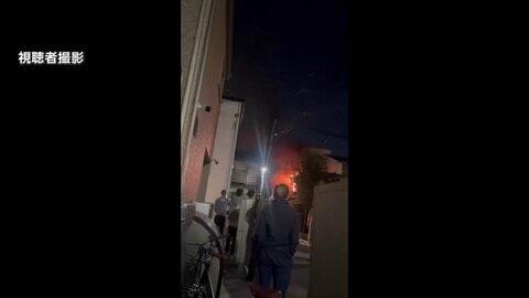3階建てアパートで火事 アパートの住人男性2人が煙吸い込み搬送　線路近くの住宅街 近隣住民ら騒然 東京・豊島区
