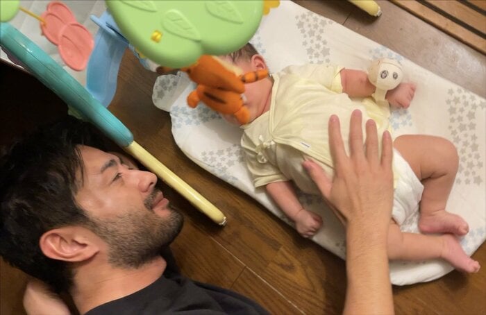 ヒゲを剃る暇もない!アナウンス室の“勇気あるお父さん”