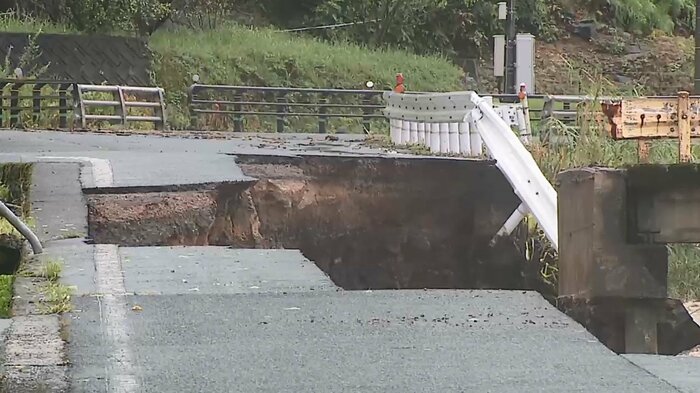 家屋の床下浸水、道路がえぐられるなどの被害報告