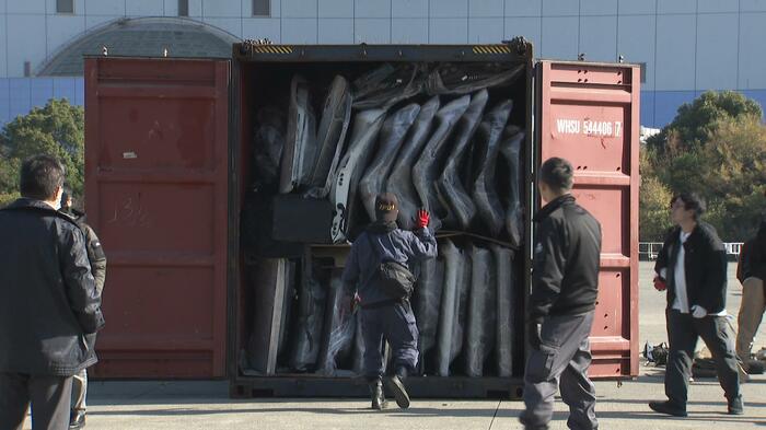 “輸出”直前のコンテナから9台分のパーツを押収したケースも