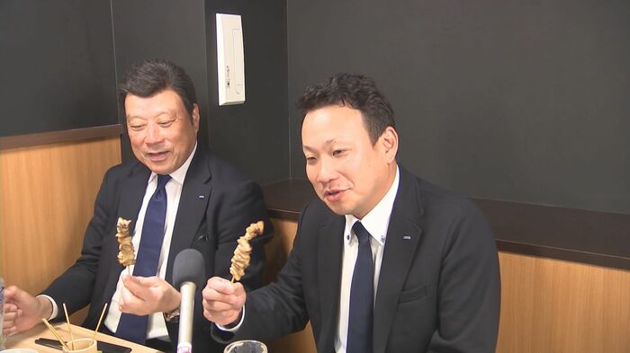早速多くの客が店に訪れる