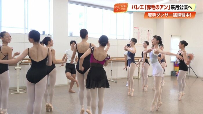 指導に応えるダンサーたち