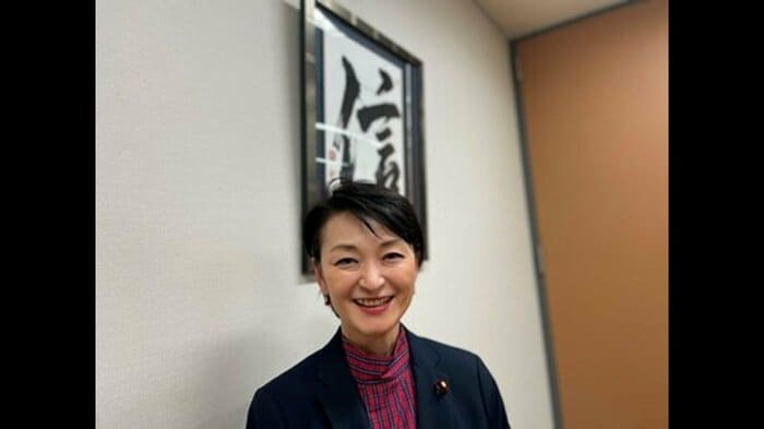 議員会館でインタビューに応じる吉田晴美衆議院議員
