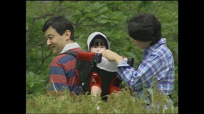 愛子さまを乗せた背負子を皇太子さまが担いでハイキングされた