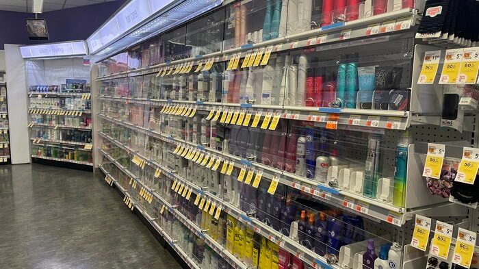 この店舗のヘアケアコーナーには全て鍵つきのフタが