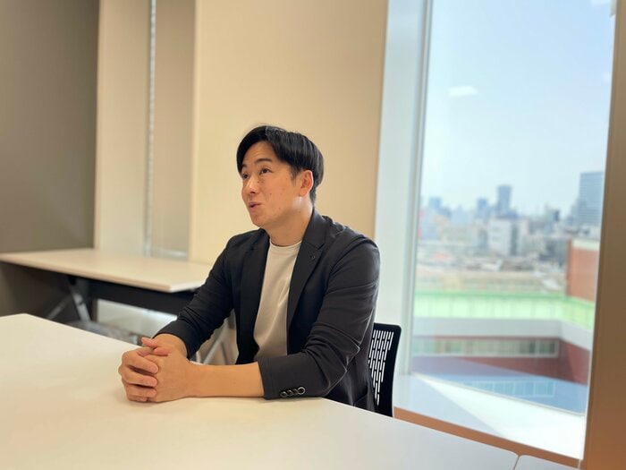 今になって英語の重要性を実感しているという。