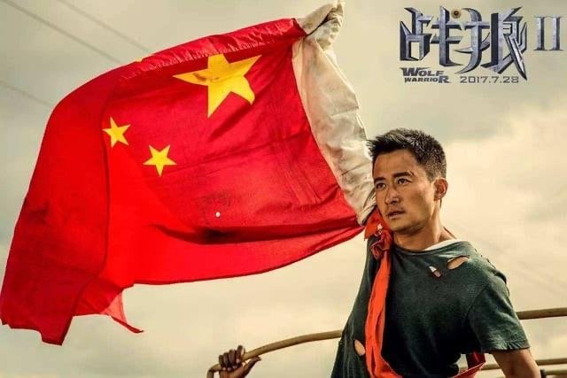愛国映画「戦狼2」でもポスターに中国国旗が使われていた