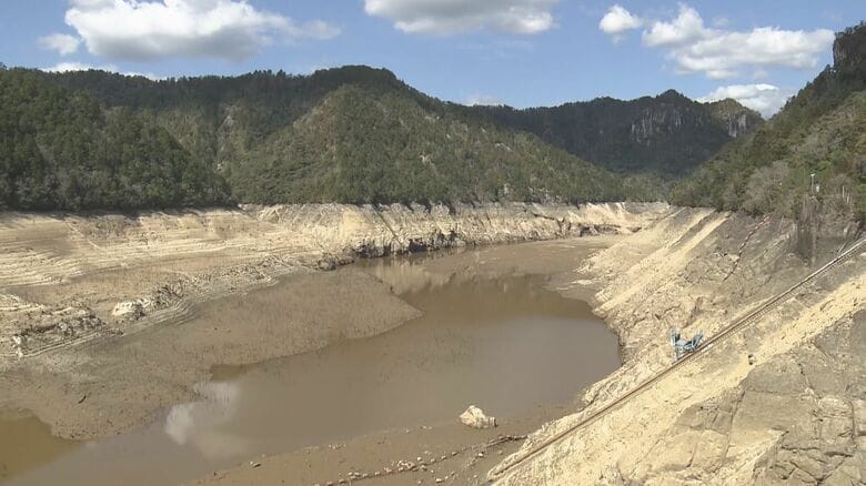 17日にも“貯水率0%”に…豊川用水の水源の1つ『宇連ダム』利用する5市が深夜から早朝の水道使用自粛呼びかけへ|FNNプライムオンライン