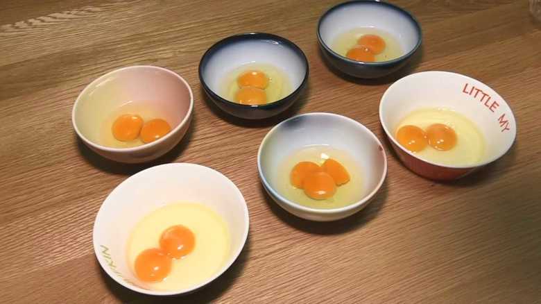 黄身が3つあるように見えるものも…