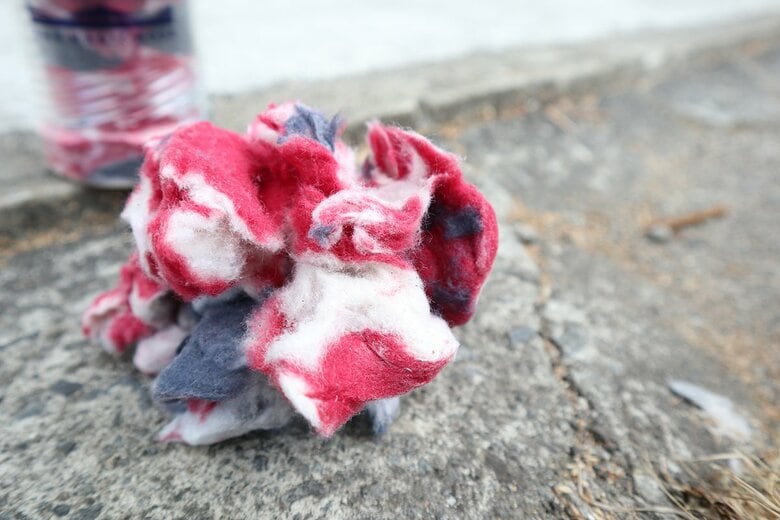 偶然生まれた色合いを楽しめる（提供：西染工）