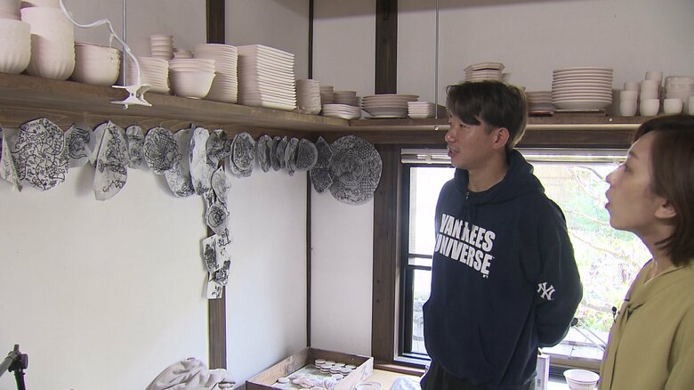 壁にずらりと「図案」がかけられている