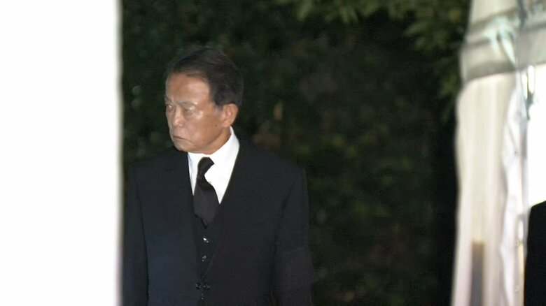 自民党の麻生太郎最高顧問